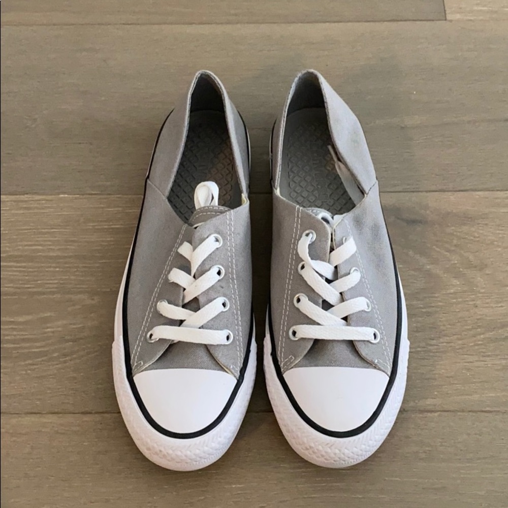 Converse - Dainty All Star Chuck Taylors in Grey